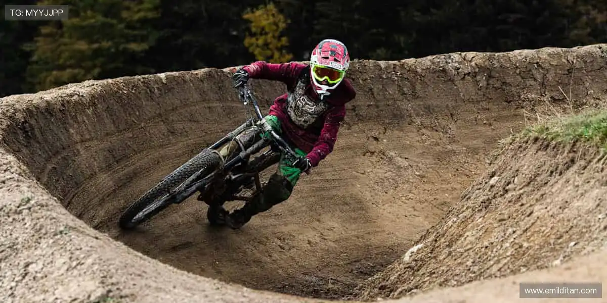 「从草根到巅峰，每一份坚持都值得被记录！📸上传你的故事，赢取专属奖励！」